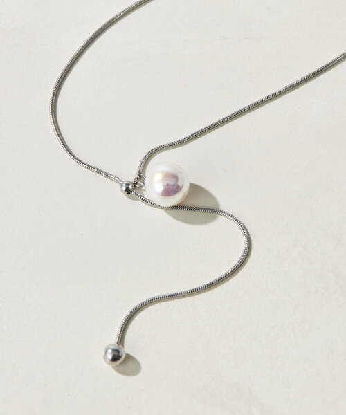 ear PAPILLONNER（イアパピヨネ）の「《金属アレルギー対応/ステンレス》パール付スライドネックレス（ネックレス・レディース・ゴールド/シルバー・FREE）」の4枚目の写真