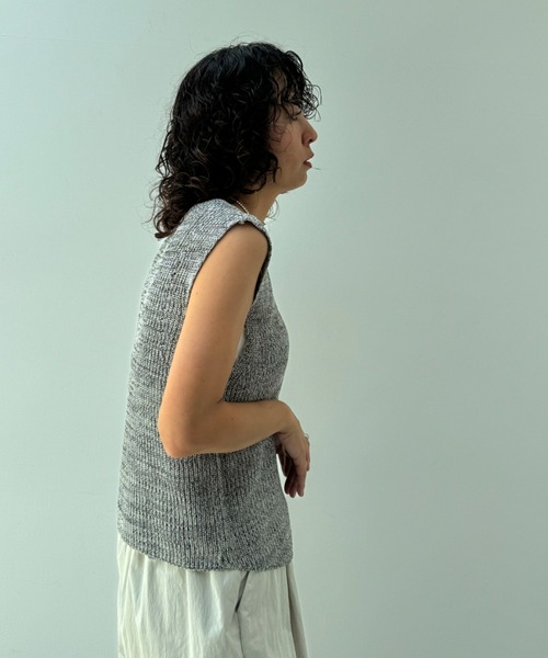 y/m（イム）の「メランジニットジレ（ベスト・レディース・ブラック/モカ/オフホワイト・FREE）」の4枚目の写真