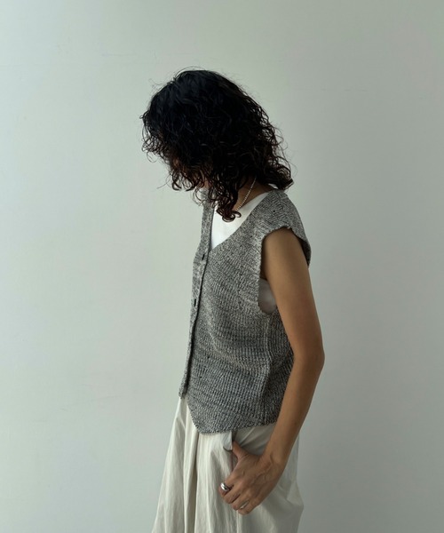 y/m（イム）の「メランジニットジレ（ベスト・レディース・ブラック/モカ/オフホワイト・FREE）」の8枚目の写真