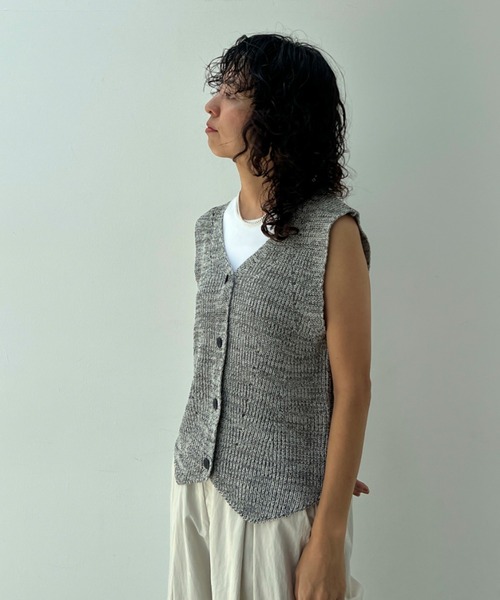 y/m（イム）の「メランジニットジレ（ベスト・レディース・ブラック/モカ/オフホワイト・FREE）」の10枚目の写真
