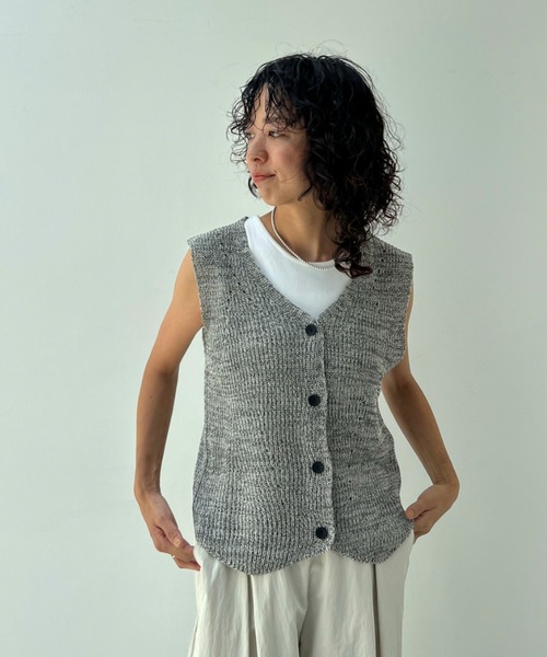 y/m（イム）の「メランジニットジレ（ベスト・レディース・ブラック/モカ/オフホワイト・FREE）」の12枚目の写真