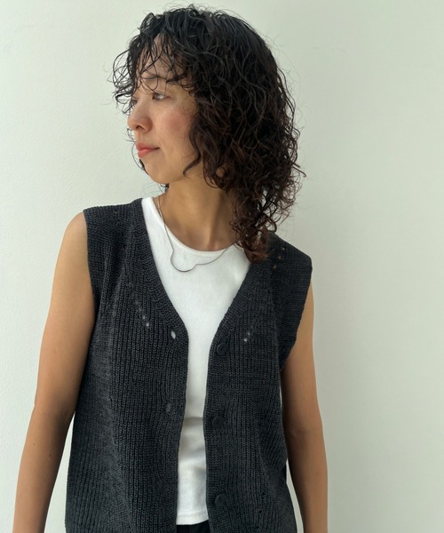 y/m（イム）の「メランジニットジレ（ベスト・レディース・ブラック/モカ/オフホワイト・FREE）」の18枚目の写真