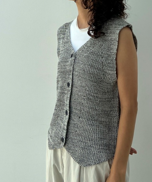 y/m（イム）の「メランジニットジレ（ベスト・レディース・ブラック/モカ/オフホワイト・FREE）」の9枚目の写真