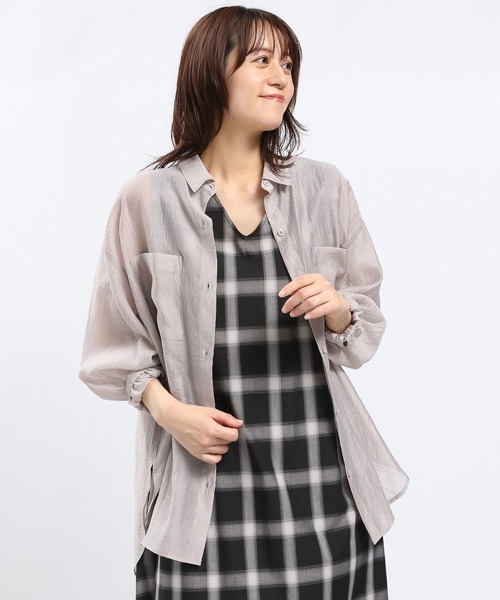 GLOBAL WORK Smile Seed Store（グローバルワーク スマイルシードストア）の「シアーシャツ長袖/112069（シャツ/ブラウス・レディース・グレイッシュベージュ/チャコール・SMALL/X-LARGE/LARGE/MEDIUM）」の5枚目の写真
