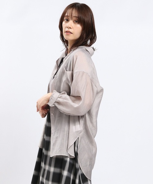 GLOBAL WORK Smile Seed Store（グローバルワーク スマイルシードストア）の「シアーシャツ長袖/112069（シャツ/ブラウス・レディース・グレイッシュベージュ/チャコール・SMALL/X-LARGE/LARGE/MEDIUM）」の7枚目の写真
