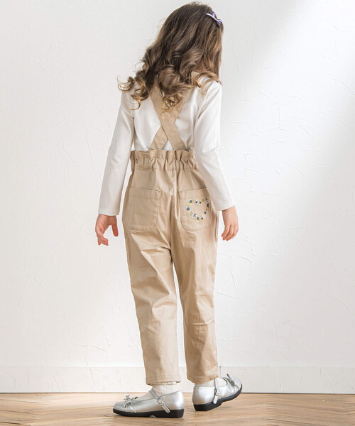 BeBe(ベベ)の「ツイルテーパードお花刺しゅうサスペンダーパンツ(90~150cm)(その他パンツ・キッズ・ベージュ/パープル・100cm/90cm/110cm/140cm/130cm/120cm/150cm)」の19枚目の写真