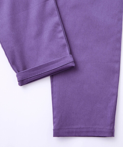 BeBe(ベベ)の「ツイルテーパードお花刺しゅうサスペンダーパンツ(90~150cm)(その他パンツ・キッズ・ベージュ/パープル・100cm/90cm/110cm/140cm/130cm/120cm/150cm)」の8枚目の写真