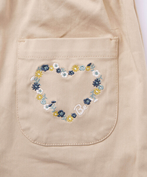 BeBe(ベベ)の「ツイルテーパードお花刺しゅうサスペンダーパンツ(90~150cm)(その他パンツ・キッズ・ベージュ/パープル・100cm/90cm/110cm/140cm/130cm/120cm/150cm)」の16枚目の写真