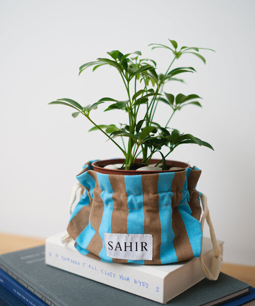 BIRTHDAY BAR(バースデイバー)の「【SAHIR サヒール】Drawstring bag 巾着ポーチ(ポーチ・レディース・ブラウン/グリーン/ブルー/グレー・0)」の1枚目の写真