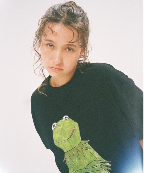 Little sunny bite(リトルサニーバイト)の「LittleSunnyBite/リトルサニーバイト/the frog big tee(Tシャツ/カットソー・レディース・ホワイト/ブラック・M/S)」の1枚目の写真