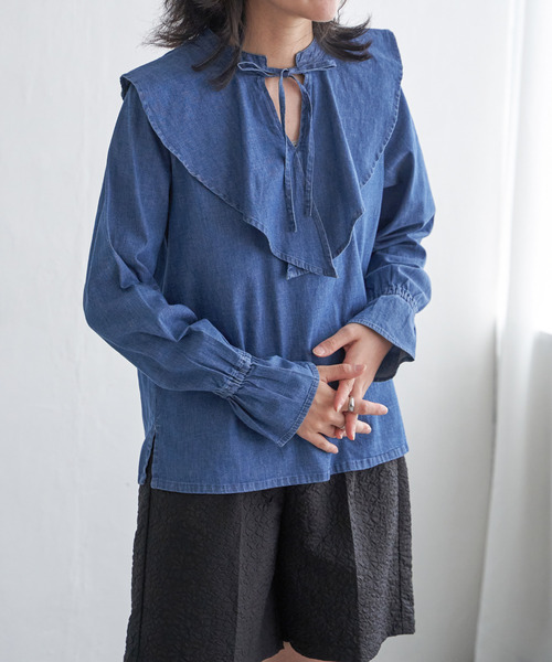 VENCEEXCHANGE（ヴァンスエクスチェンジ）の「デニムラッフルカラーシャツ（シャツ/ブラウス・レディース・ダークネイビー/ブルー/ブルー系・FREE）」の4枚目の写真