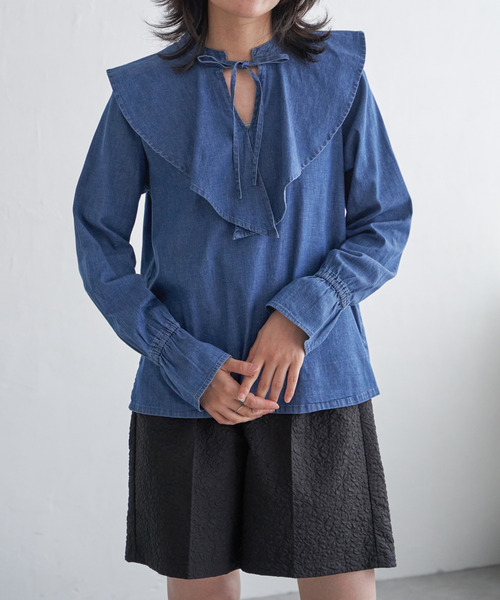 VENCEEXCHANGE（ヴァンスエクスチェンジ）の「デニムラッフルカラーシャツ（シャツ/ブラウス・レディース・ダークネイビー/ブルー/ブルー系・FREE）」の5枚目の写真