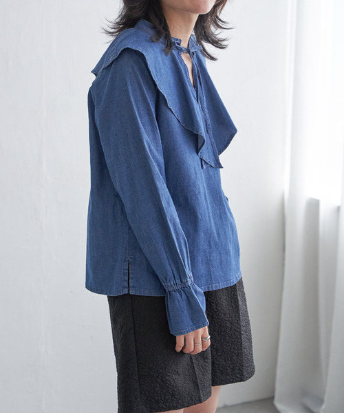 VENCEEXCHANGE（ヴァンスエクスチェンジ）の「デニムラッフルカラーシャツ（シャツ/ブラウス・レディース・ダークネイビー/ブルー/ブルー系・FREE）」の7枚目の写真