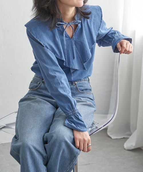 VENCEEXCHANGE（ヴァンスエクスチェンジ）の「デニムラッフルカラーシャツ（シャツ/ブラウス・レディース・ダークネイビー/ブルー/ブルー系・FREE）」の16枚目の写真