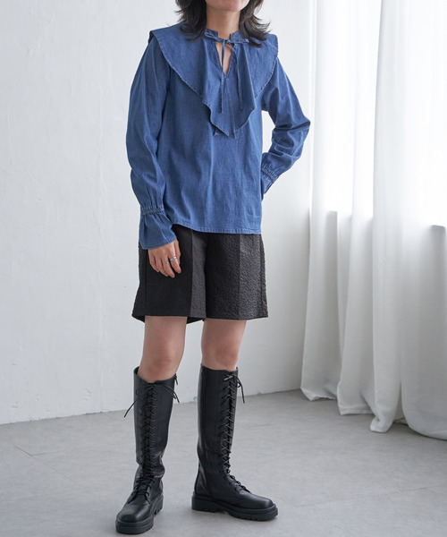 VENCEEXCHANGE（ヴァンスエクスチェンジ）の「デニムラッフルカラーシャツ（シャツ/ブラウス・レディース・ダークネイビー/ブルー/ブルー系・FREE）」の18枚目の写真