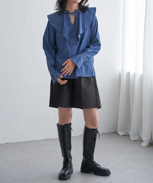 VENCEEXCHANGE（ヴァンスエクスチェンジ）の「デニムラッフルカラーシャツ（シャツ/ブラウス・レディース・ダークネイビー/ブルー/ブルー系・FREE）」の19枚目の写真