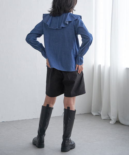 VENCEEXCHANGE（ヴァンスエクスチェンジ）の「デニムラッフルカラーシャツ（シャツ/ブラウス・レディース・ダークネイビー/ブルー/ブルー系・FREE）」の20枚目の写真