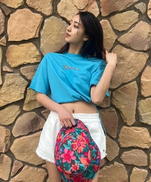 ROXY(ロキシー)の「BAJA CALI/ロキシードローコード付き半袖Tシャツ(Tシャツ/カットソー・レディース・ホワイト/ベージュ/ターコイズブルー・MEDIUM/LARGE/SMALL)」の1枚目の写真