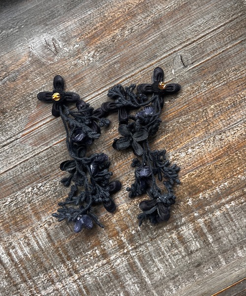 m.soeur(エムスール)の「ライラックのピアス(ピアス(両耳用)・レディース・グレー/ブラック・FREE)」の7枚目の写真