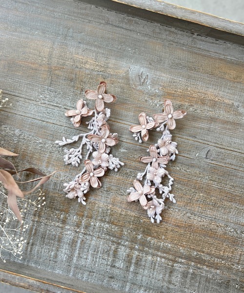 m.soeur(エムスール)の「ライラックのピアス(ピアス(両耳用)・レディース・グレー/ブラック・FREE)」の3枚目の写真