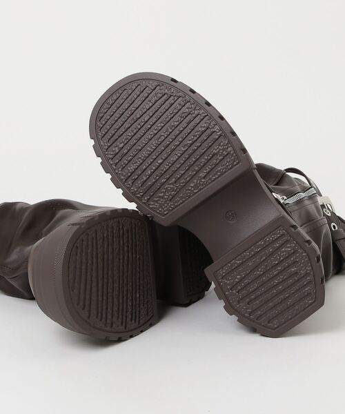 .KOM（ドットコム）の「『.KOM/ドットケーオーエム』ZIP UPハイソールミドルブーツ【Y】【CN】（ブーツ・レディース・ブラック/ブラウン・24cm/23cm）」の16枚目の写真