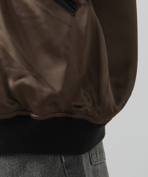 LAKOLE(ラコレ)の「PUレザー切替スカジャン / 147314(ブルゾン・メンズ・グレー/オリーブ/ブラック・MEDIUM/LARGE)」の19枚目の写真