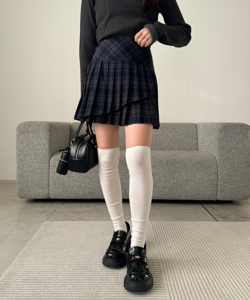 one after another NICE CLAUP(ワンアフターアナザーナイスクラップ)の「イレヘムプリーツミニスカート(スカート・レディース・杢グレー/ネイビー/ブラック/ブラウン・SMALL/MEDIUM)」の6枚目の写真