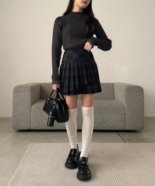 one after another NICE CLAUP(ワンアフターアナザーナイスクラップ)の「イレヘムプリーツミニスカート(スカート・レディース・杢グレー/ネイビー/ブラック/ブラウン・SMALL/MEDIUM)」の5枚目の写真