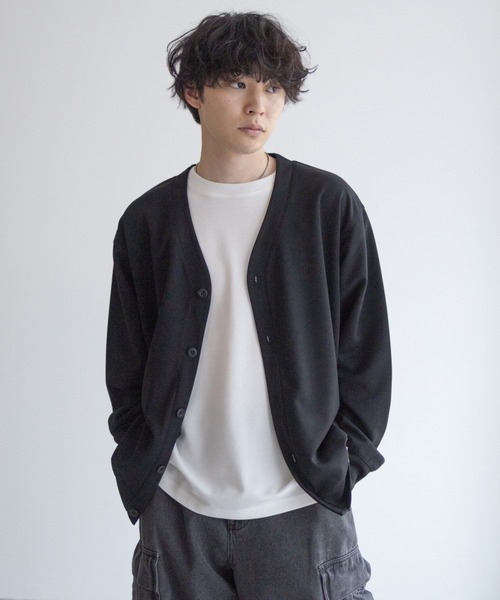 NAVY（ネイビー）の「着回しの効くジョーゼットカーディガン【UVカット・ドライ・イージーケア・軽量】（カーディガン/ボレロ・メンズ・グレイッシュベージュ/ブラック/ネイビー・M/XL/L/XXL/S）」の2枚目の写真