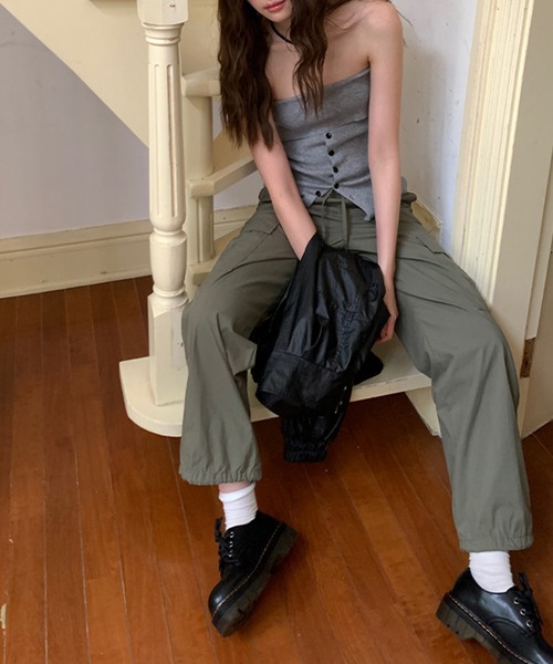 SUWDEE(スーディー)の「button rib knit bustier(チューブトップ・レディース・ブラック/グレー/ホワイト・FREE)」の8枚目の写真
