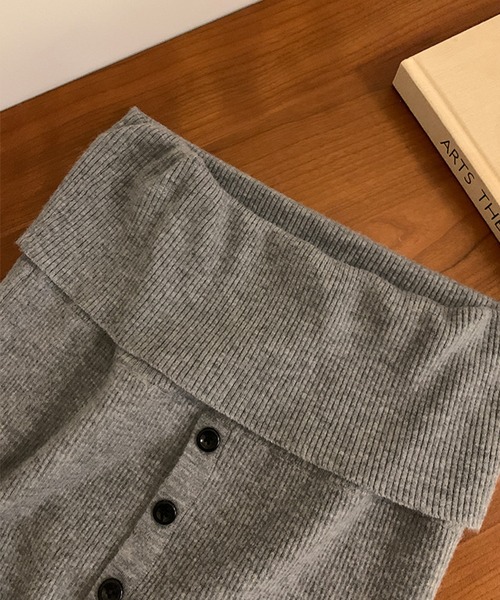 SUWDEE(スーディー)の「button rib knit bustier(チューブトップ・レディース・ブラック/グレー/ホワイト・FREE)」の10枚目の写真