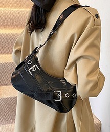 Cross Belt Design Shoulder Bag / フェイクレザー クロスベルトデザインショルダーバッグ 秋物 秋服 2026年秋冬