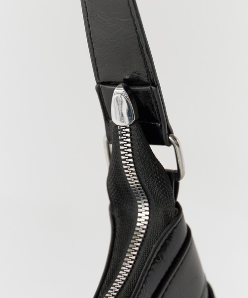 黒 レザー ショルダーバッグ クロスデザイン BLACK COLLECTION ショルダーバッグ 展開店舗限定 | エルゴポック公式