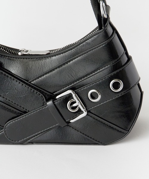 ROOPTOKYO（ループトウキョウ）の「Cross Belt Design Shoulder Bag / フェイクレザー クロスベルトデザインショルダーバッグ（ショルダーバッグ・レディース・レッド/ブラウン/ホワイト/ブラック/ダークブラウン・FREE）」の7枚目の写真