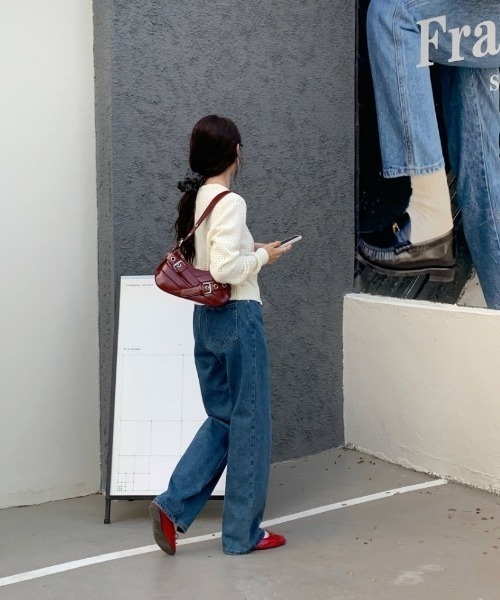 ROOPTOKYO（ループトウキョウ）の「Cross Belt Design Shoulder Bag / フェイクレザー クロスベルトデザインショルダーバッグ（ショルダーバッグ・レディース・レッド/ブラウン/ホワイト/ブラック/ダークブラウン・FREE）」の22枚目の写真