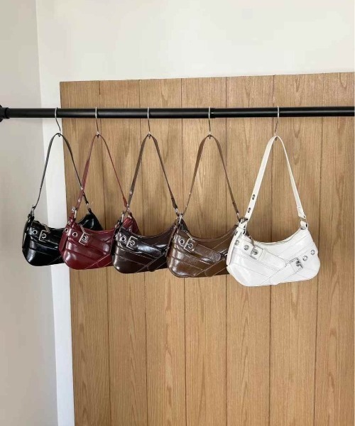 ROOPTOKYO（ループトウキョウ）の「Cross Belt Design Shoulder Bag / フェイクレザー クロスベルトデザインショルダーバッグ（ショルダーバッグ・レディース・レッド/ブラウン/ホワイト/ブラック/ダークブラウン・FREE）」の10枚目の写真