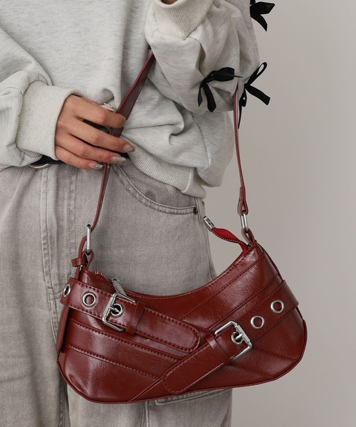 ROOPTOKYO（ループトウキョウ）の「Cross Belt Design Shoulder Bag / フェイクレザー クロスベルトデザインショルダーバッグ（ショルダーバッグ・レディース・レッド/ブラウン/ホワイト/ブラック/ダークブラウン・FREE）」の19枚目の写真