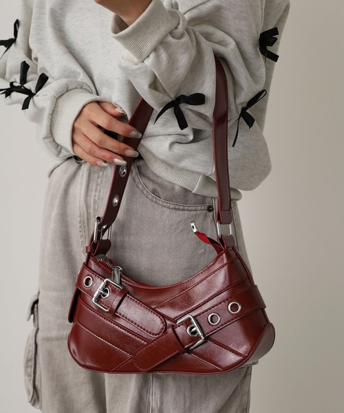 ROOPTOKYO（ループトウキョウ）の「Cross Belt Design Shoulder Bag / フェイクレザー クロスベルトデザインショルダーバッグ（ショルダーバッグ・レディース・レッド/ブラウン/ホワイト/ブラック/ダークブラウン・FREE）」の18枚目の写真