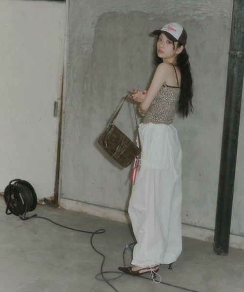 DTYYPE(ドタイプ)の「ヴィンテージ風バックルパンプス(パンプス・レディース・レッド/ブラック・X-LARGE/LARGE/MEDIUM/SMALL)」の3枚目の写真
