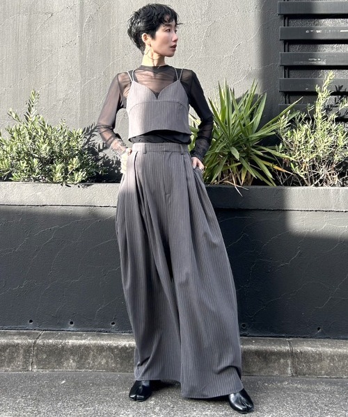 DONOBAN(ドノバン)の「【ANDRESD】pinstripe bustier wide pants dress 2点セット セレモニー 結婚式 二次会 同窓会 成人式 入学式 卒業式 お呼ばれ パーティードレス オケージョンドレス(セットアップ・レディース・ベージュ/グレー・S/M/L)」の4枚目の写真