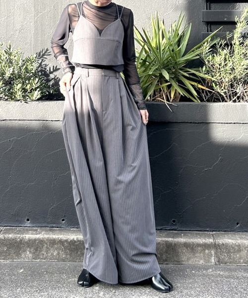 DONOBAN(ドノバン)の「【ANDRESD】pinstripe bustier wide pants dress 2点セット セレモニー 結婚式 二次会 同窓会 成人式 入学式 卒業式 お呼ばれ パーティードレス オケージョンドレス(セットアップ・レディース・ベージュ/グレー・S/M/L)」の3枚目の写真