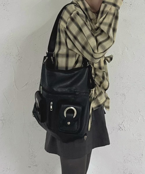 kutir（クティール）の「kutirlune／3wayアウトポケットショルダーバッグ（ショルダーバッグ・レディース・ブラック・FREE）」の6枚目の写真