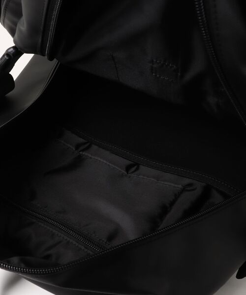 NEW ERA（ニューエラ）の「【NEW ERA/ニューエラ】SMART PACK TPU（バックパック/リュック・メンズ・ブラック・FREE）」の5枚目の写真