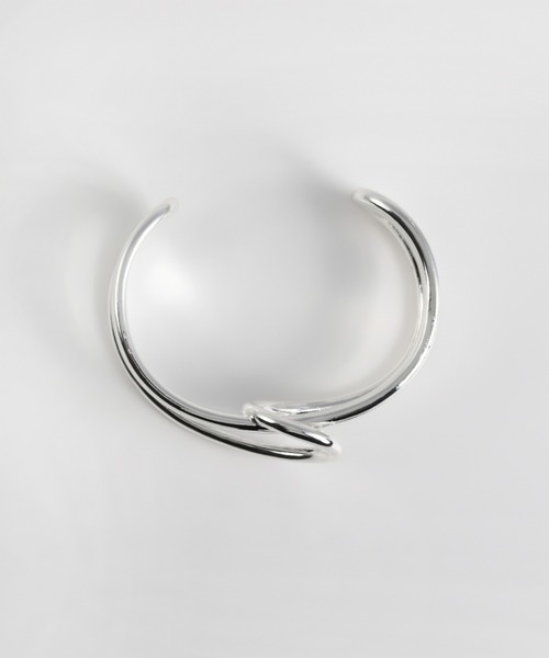 Nothing And Others(ナッシングアンドアザーズ)の「「Nothing And Others/ナッシングアンドアザーズ」Parallel line Bangle(バングル/リストバンド・レディース・シルバー・FREE)」の4枚目の写真