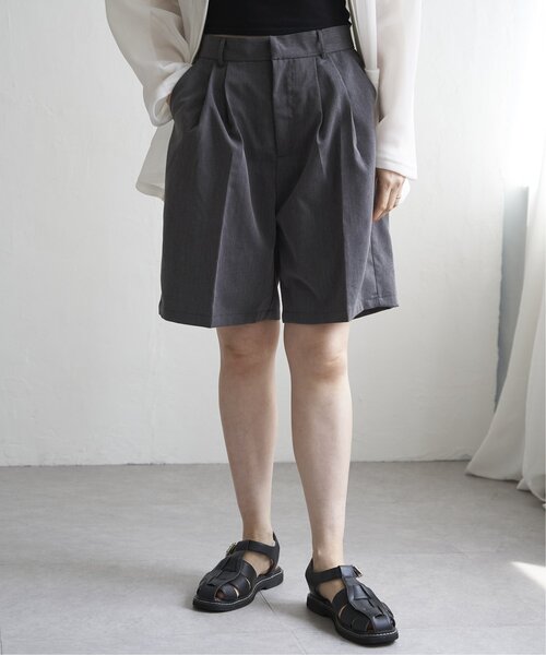 VENCEEXCHANGE(ヴァンスエクスチェンジ)の「TRツイルタックハーフパンツ(その他パンツ・レディース・チャコール/ライトグレー/ブラック・FREE)」の4枚目の写真