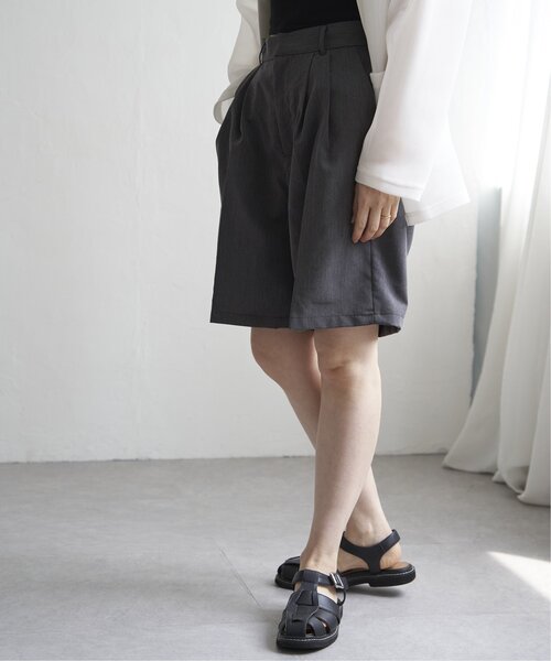 VENCEEXCHANGE(ヴァンスエクスチェンジ)の「TRツイルタックハーフパンツ(その他パンツ・レディース・チャコール/ライトグレー/ブラック・FREE)」の9枚目の写真