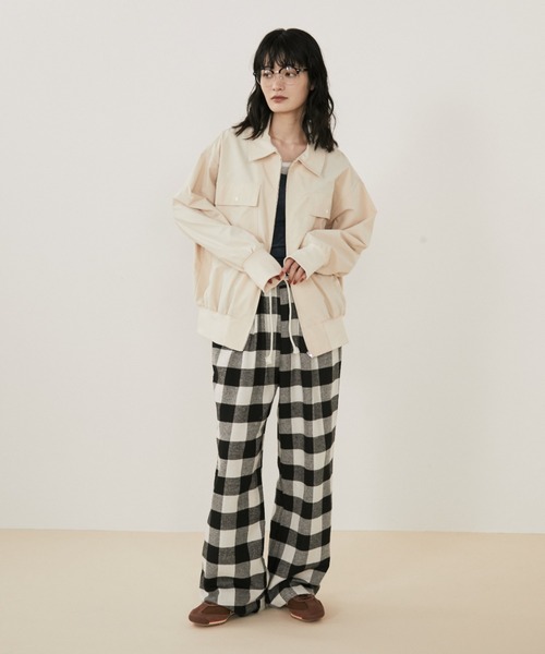 MERLOT(メルロー)の「【サイズ展開あり】【動画あり】フラップポケットボーイフレンドジャケット/秋服(ブルゾン・レディース・アイボリー/ネイビー・LARGE/MEDIUM)」の4枚目の写真