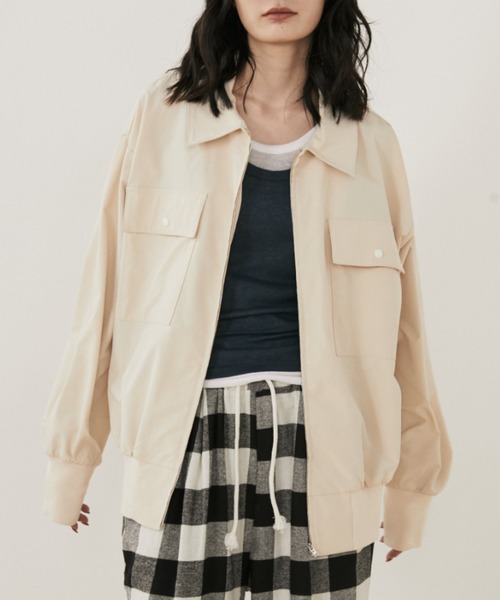 MERLOT(メルロー)の「【サイズ展開あり】【動画あり】フラップポケットボーイフレンドジャケット/秋服(ブルゾン・レディース・アイボリー/ネイビー・LARGE/MEDIUM)」の12枚目の写真