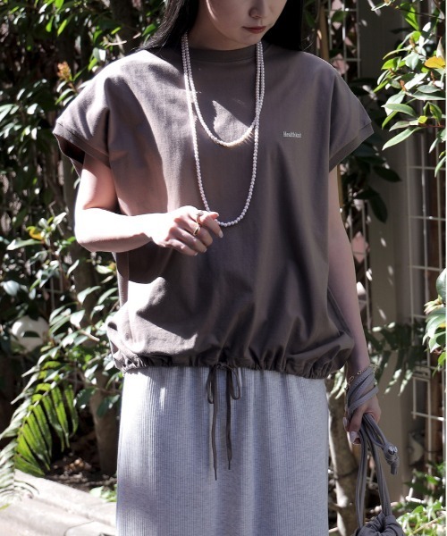 Right-on(ライトオン)の「【Healthknit】スピンドルスリーブTシャツ(タンクトップ・レディース・ベージュ/ホワイト/ダークグレー・M/L)」の4枚目の写真