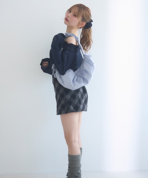 TITTY&CO.（ティティーアンドコー）の「オフショルフリルスウェットトップス（スウェット・レディース・ネイビー・FREE）」の15枚目の写真